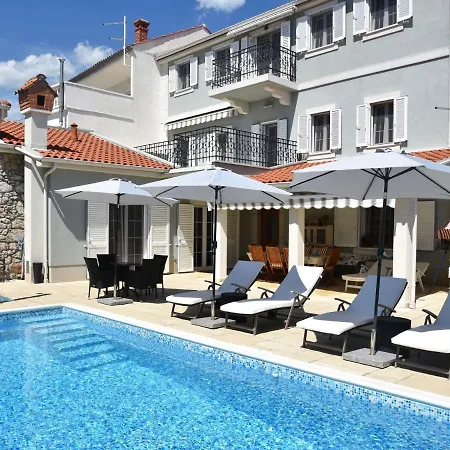Cozy In With A Swimming Pool