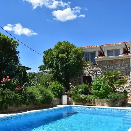 Cozy In With A Swimming Pool Apartament Novi Vinodolski